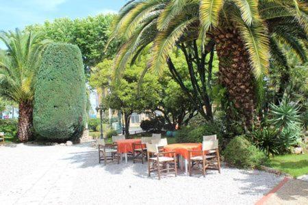 Hotel Aiglon Menton Exterior foto