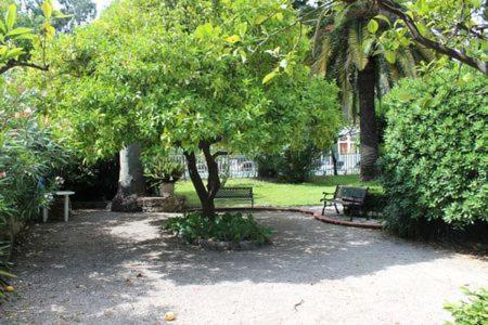 Hotel Aiglon Menton Exterior foto